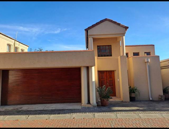 3 BEDROOM TOWNHOUSE FOR SALE IN NORTHCLIFF EXT 25